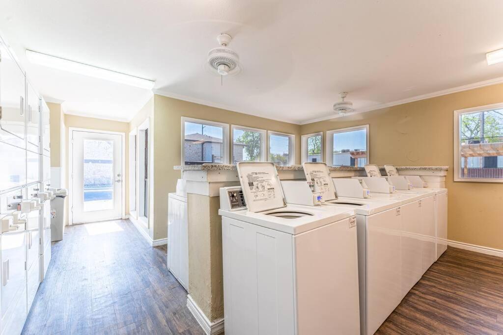 Central 1Br King Bed Suites, Close To Downtown & Domain Austin Ngoại thất bức ảnh