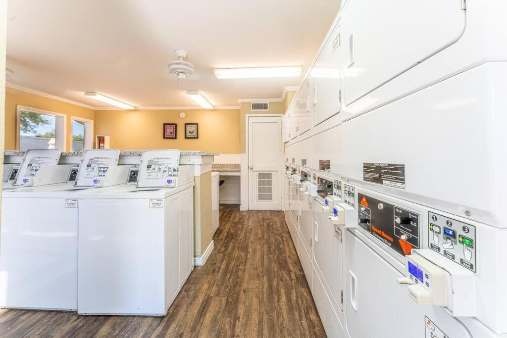 Central 1Br King Bed Suites, Close To Downtown & Domain Austin Ngoại thất bức ảnh